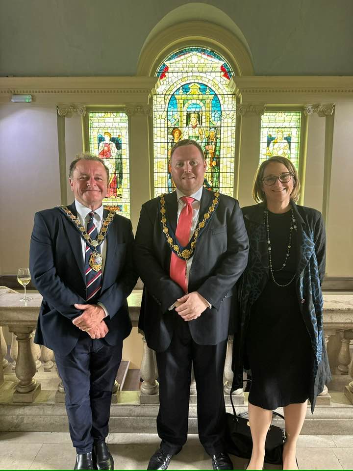 Cllr Felix Bloomfield (left), Cllr Rory Hunt and Caroline Newton at Henley's Mayor Making ceremony